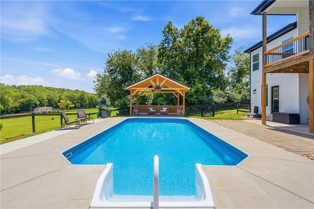 12001 S Eagle Crest Drive, Lee's Summit, MO 64086