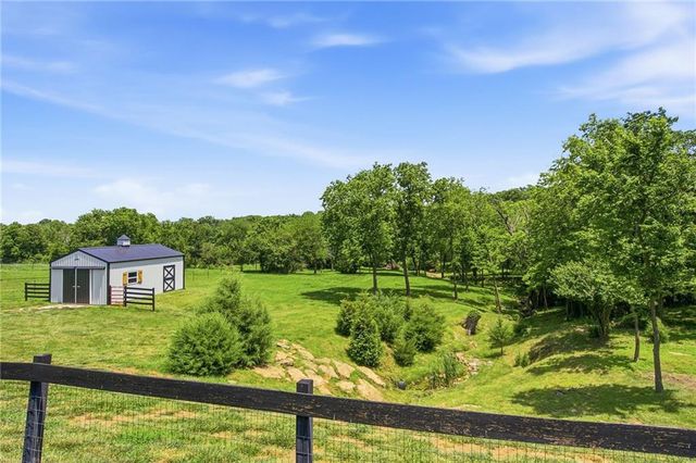 12001 S Eagle Crest Drive, Lee's Summit, MO 64086