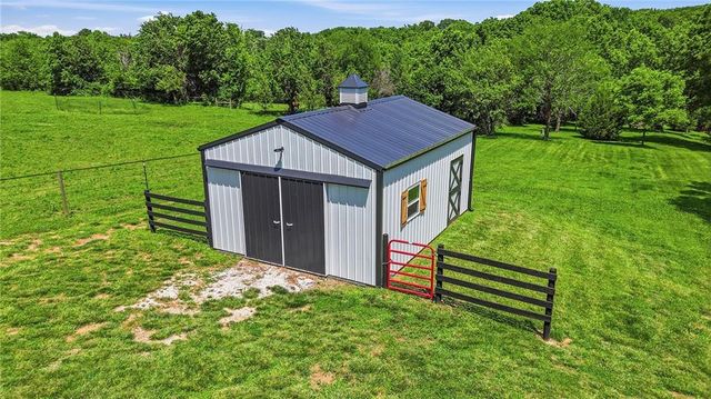 12001 S Eagle Crest Drive, Lee's Summit, MO 64086