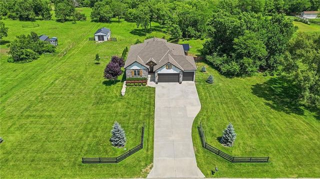 12001 S Eagle Crest Drive, Lee's Summit, MO 64086