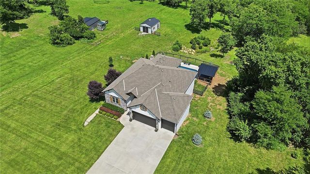 12001 S Eagle Crest Drive, Lee's Summit, MO 64086