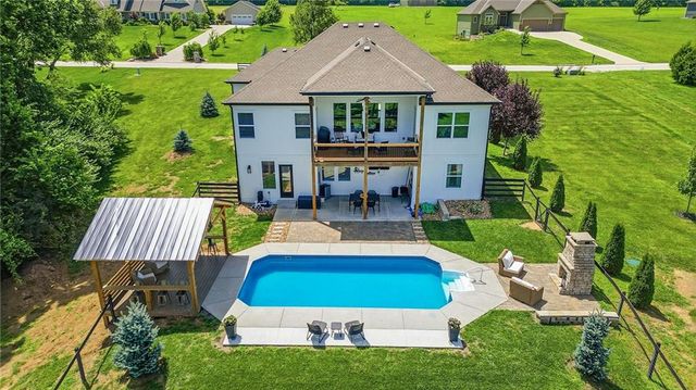 12001 S Eagle Crest Drive, Lee's Summit, MO 64086