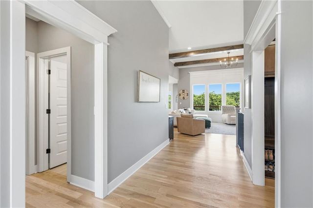 12001 S Eagle Crest Drive, Lee's Summit, MO 64086