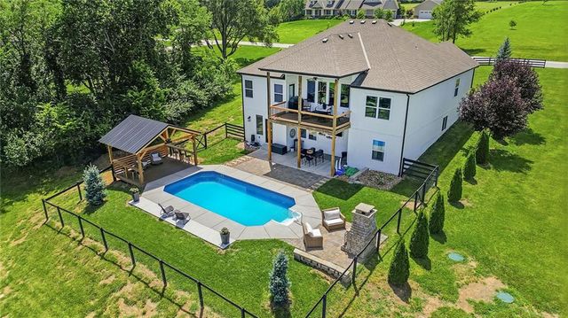 12001 S Eagle Crest Drive, Lee's Summit, MO 64086