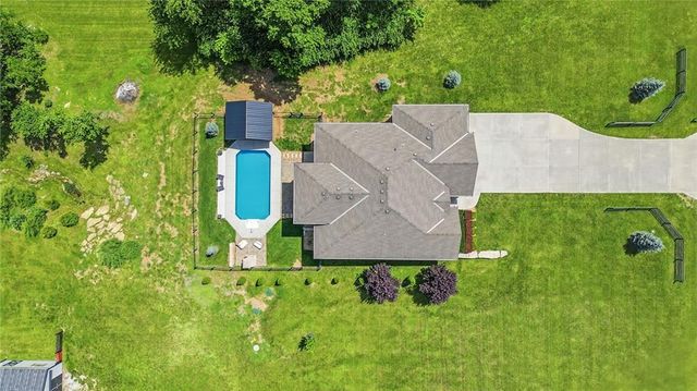 12001 S Eagle Crest Drive, Lee's Summit, MO 64086