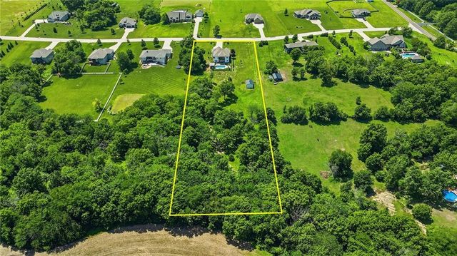 12001 S Eagle Crest Drive, Lee's Summit, MO 64086