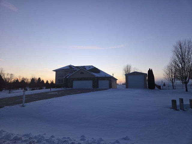 3705 N Harvest View Drive, Janesville, WI 53548