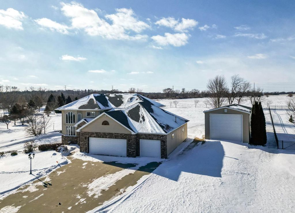 3705 N Harvest View Drive, Janesville, WI 53548
