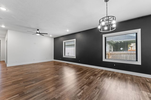 1112 S Brooks Avenue, Ozark, MO 65721