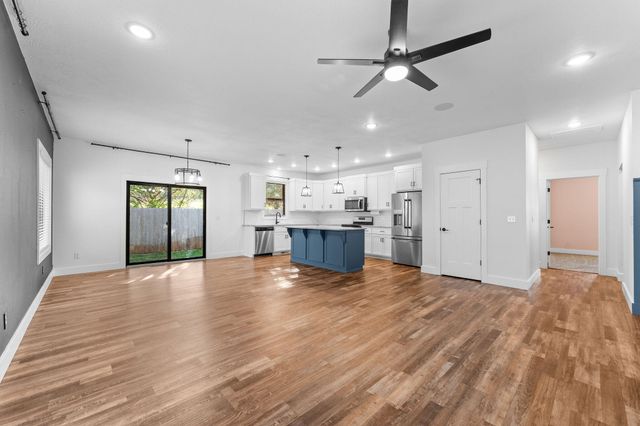 1112 S Brooks Avenue, Ozark, MO 65721