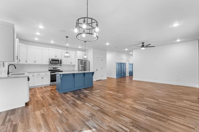 1112 S Brooks Avenue, Ozark, MO 65721