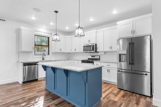 1112 S Brooks Avenue, Ozark, MO 65721