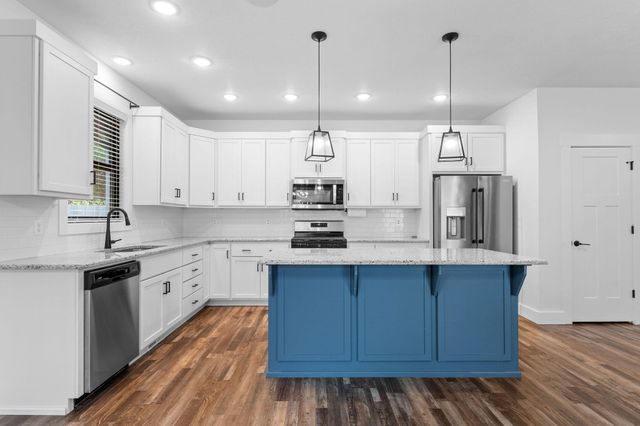 1112 S Brooks Avenue, Ozark, MO 65721