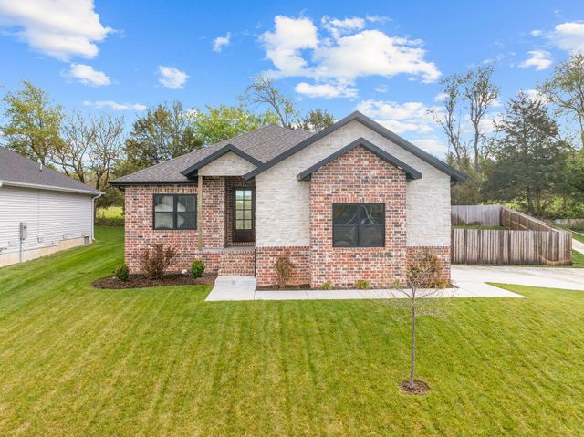 1112 S Brooks Avenue, Ozark, MO 65721