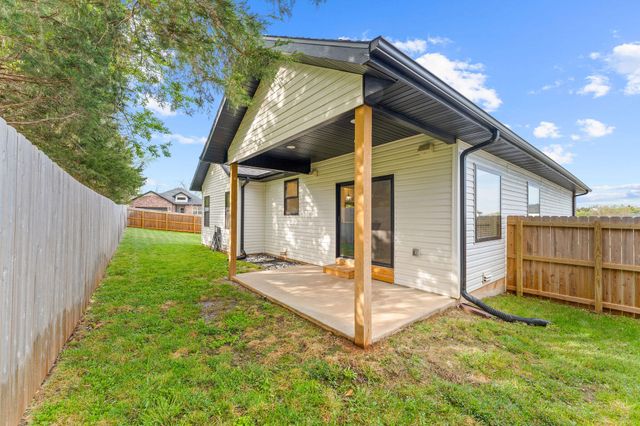 1112 S Brooks Avenue, Ozark, MO 65721