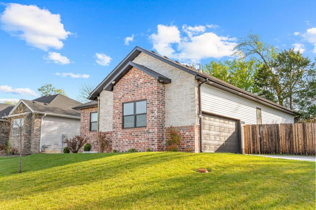 1112 S Brooks Avenue, Ozark, MO 65721