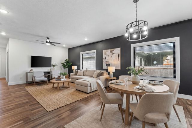 1112 S Brooks Avenue, Ozark, MO 65721