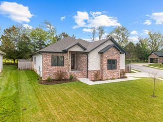 1112 S Brooks Avenue, Ozark, MO 65721