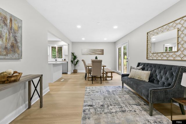 14435 Weir Circle, Omaha, NE 68137
