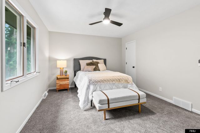 14435 Weir Circle, Omaha, NE 68137