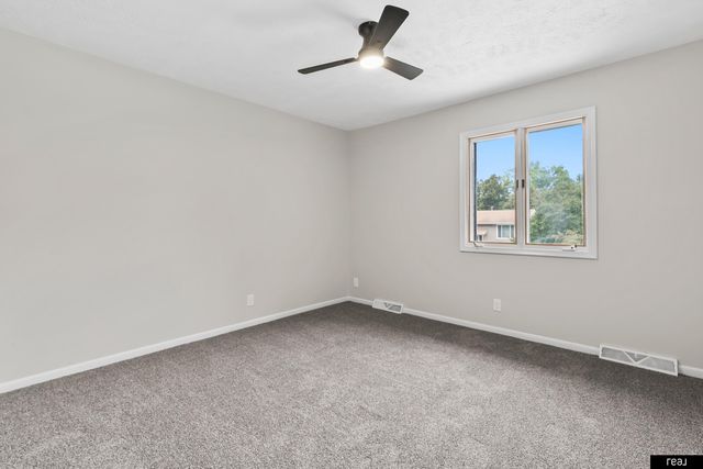 14435 Weir Circle, Omaha, NE 68137
