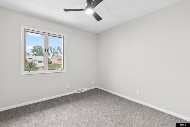 14435 Weir Circle, Omaha, NE 68137