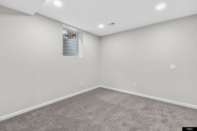 14435 Weir Circle, Omaha, NE 68137
