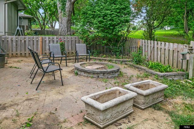 14435 Weir Circle, Omaha, NE 68137