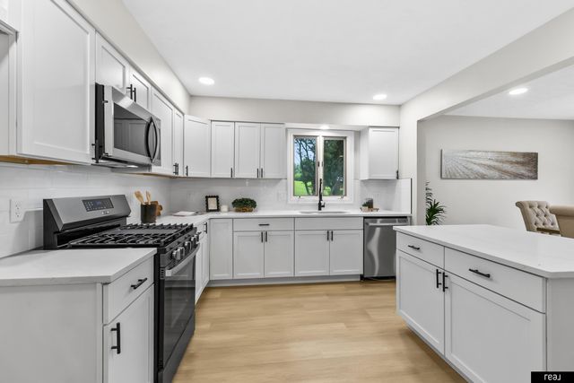 14435 Weir Circle, Omaha, NE 68137