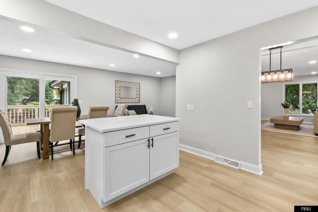 14435 Weir Circle, Omaha, NE 68137