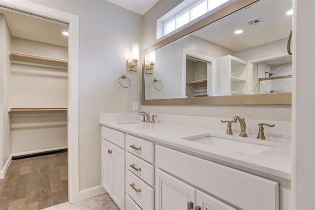 1502 W Cleveland Avenue, Guthrie, OK 73044