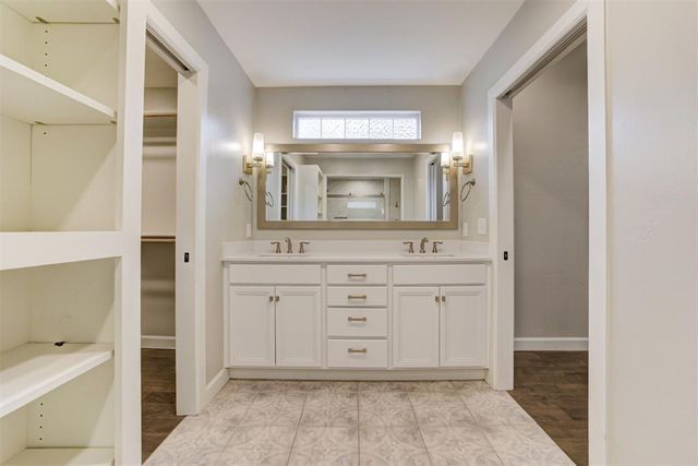 1502 W Cleveland Avenue, Guthrie, OK 73044