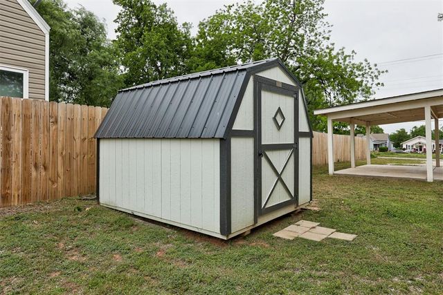 1502 W Cleveland Avenue, Guthrie, OK 73044