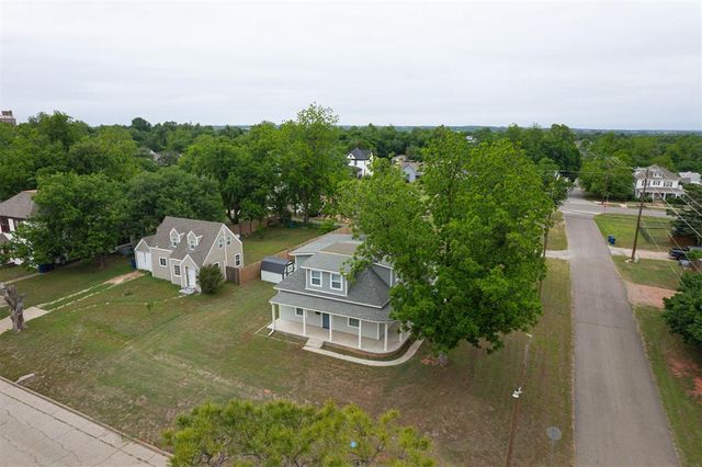 1502 W Cleveland Avenue, Guthrie, OK 73044