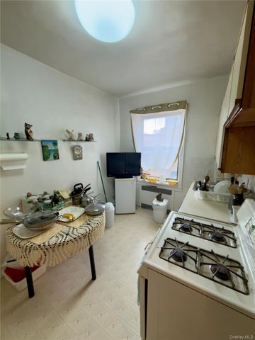 35-40 82 Street 6C, Jackson Heights, NY 11372