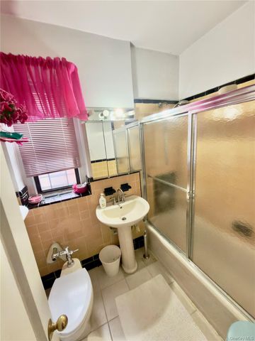 35-40 82 Street 6C, Jackson Heights, NY 11372