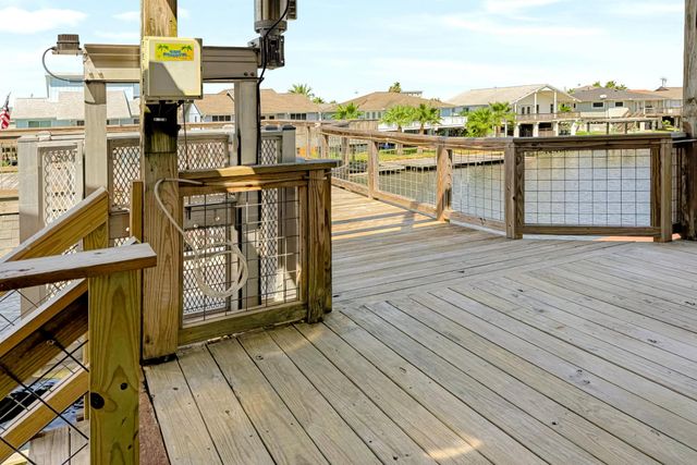 1144 Sailfish Street, Bayou Vista, TX 77563