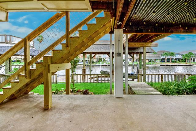 1144 Sailfish Street, Bayou Vista, TX 77563