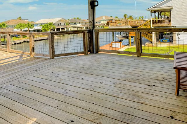 1144 Sailfish Street, Bayou Vista, TX 77563