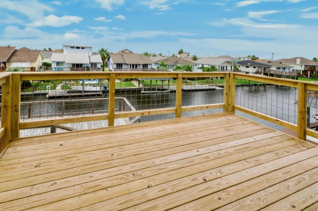 1144 Sailfish Street, Bayou Vista, TX 77563