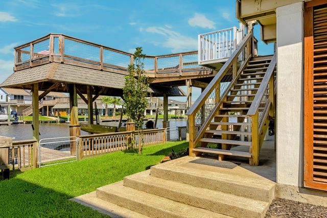 1144 Sailfish Street, Bayou Vista, TX 77563