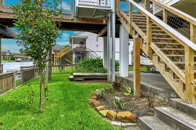 1144 Sailfish Street, Bayou Vista, TX 77563