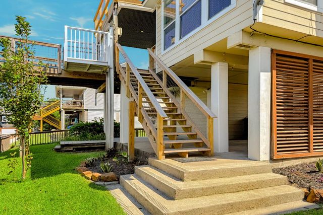 1144 Sailfish Street, Bayou Vista, TX 77563