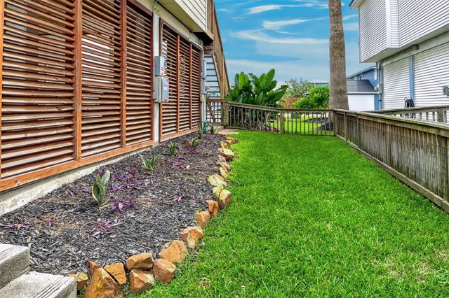 1144 Sailfish Street, Bayou Vista, TX 77563