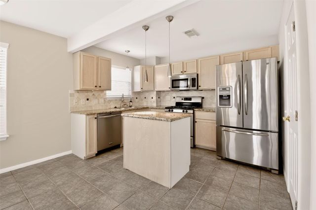 1144 Sailfish Street, Bayou Vista, TX 77563