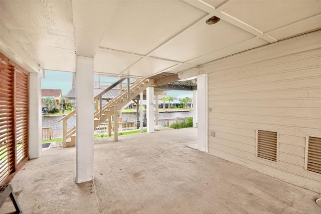 1144 Sailfish Street, Bayou Vista, TX 77563