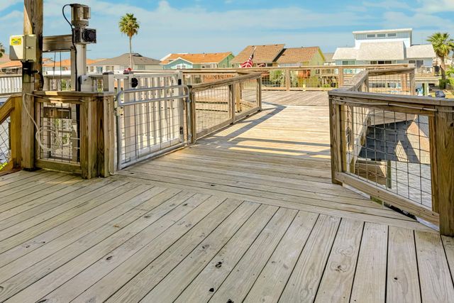 1144 Sailfish Street, Bayou Vista, TX 77563