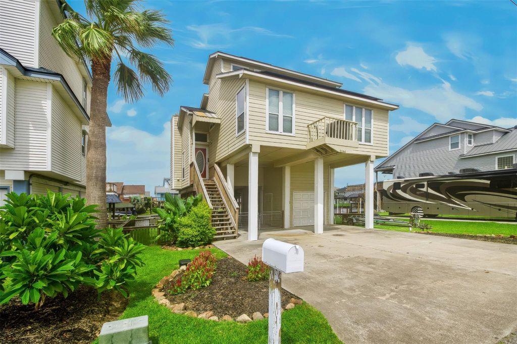 1144 Sailfish Street, Bayou Vista, TX 77563