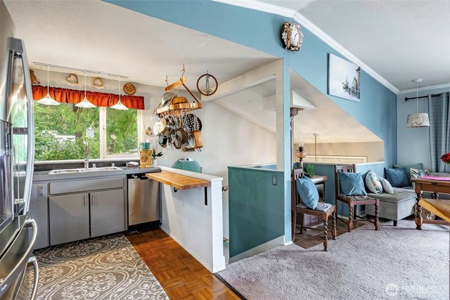 69 North Point Drive, Bellingham, WA 98229