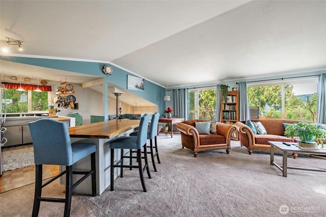 69 North Point Drive, Bellingham, WA 98229